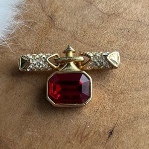 Vintage Art Deco Signed Richelieu Goldtone with red and white rhinestone